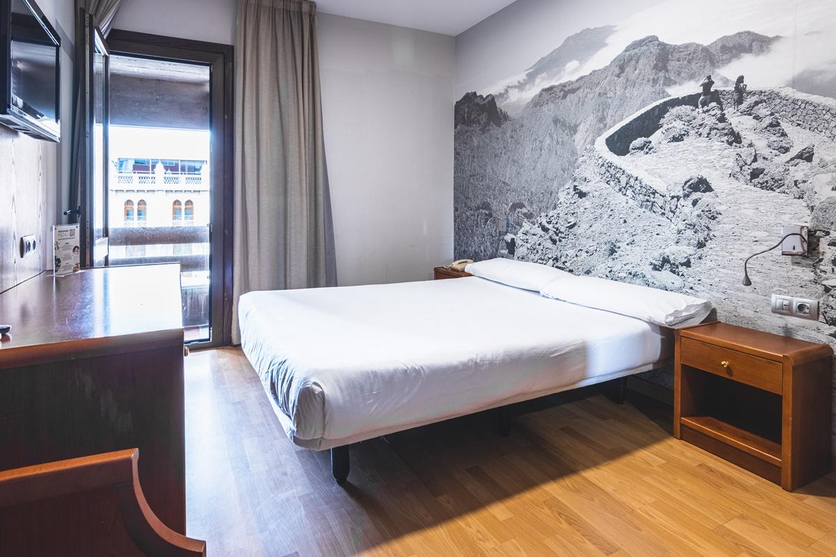 Hotel Adonis Plaza 3*