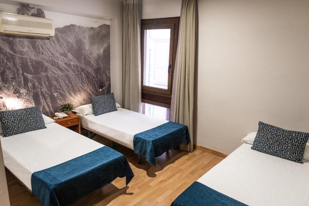 Hotel Adonis Plaza 3*