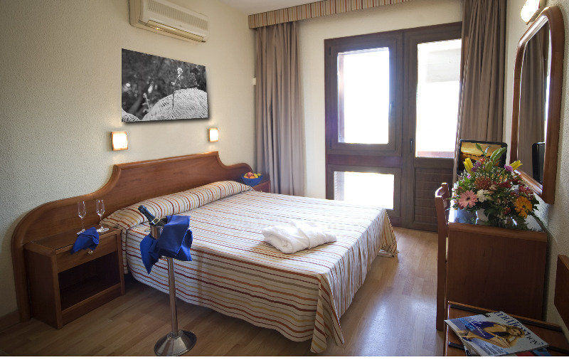 Adonis Plaza 3*