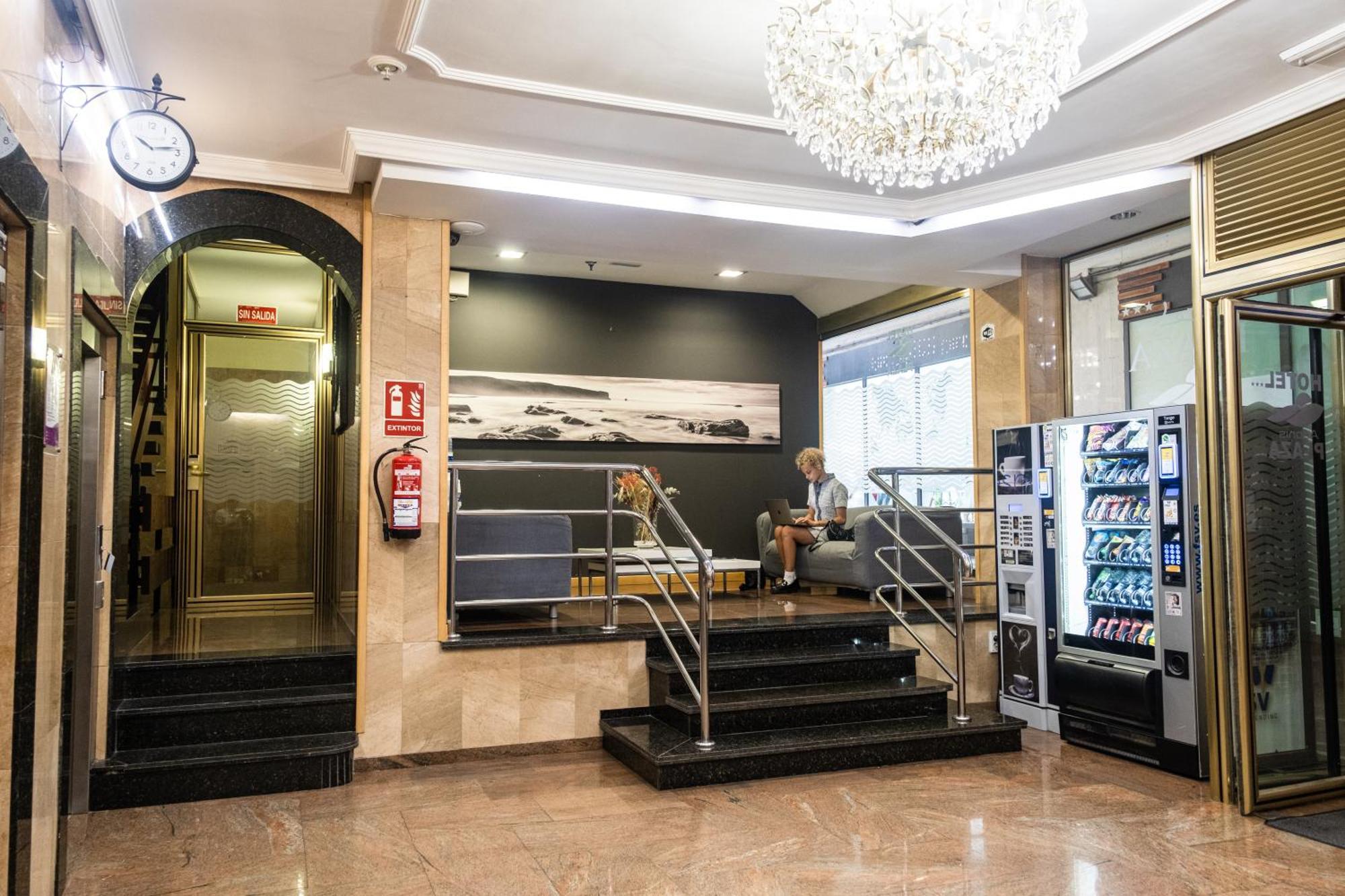 Adonis Plaza Hotel 3*