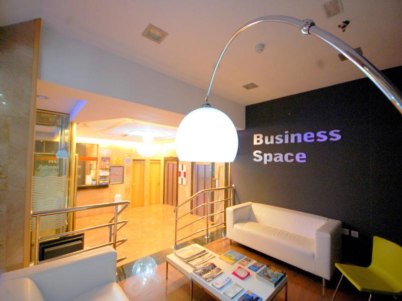 Hotel Adonis Plaza 3*